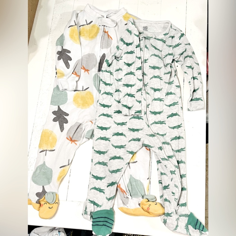Set of 2 Carters themed footy pajamas - Size 9 months